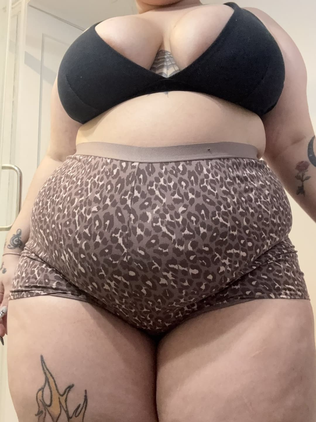 Duchess V - Phat Ass Thick BBW Twitter Findom