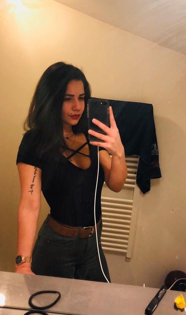 Ma pute ?? bonne branlette les gars sur ma salope de femme