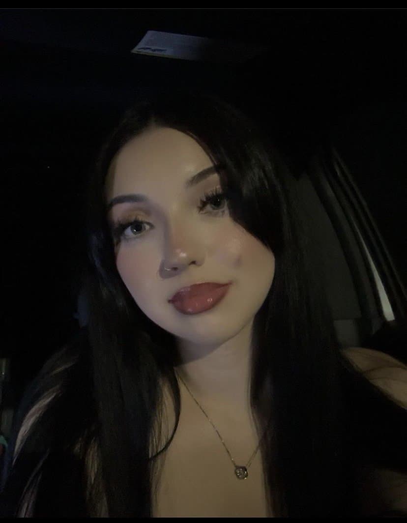 Snowbunny bitch Cat only lets black clap those big buttcheeks