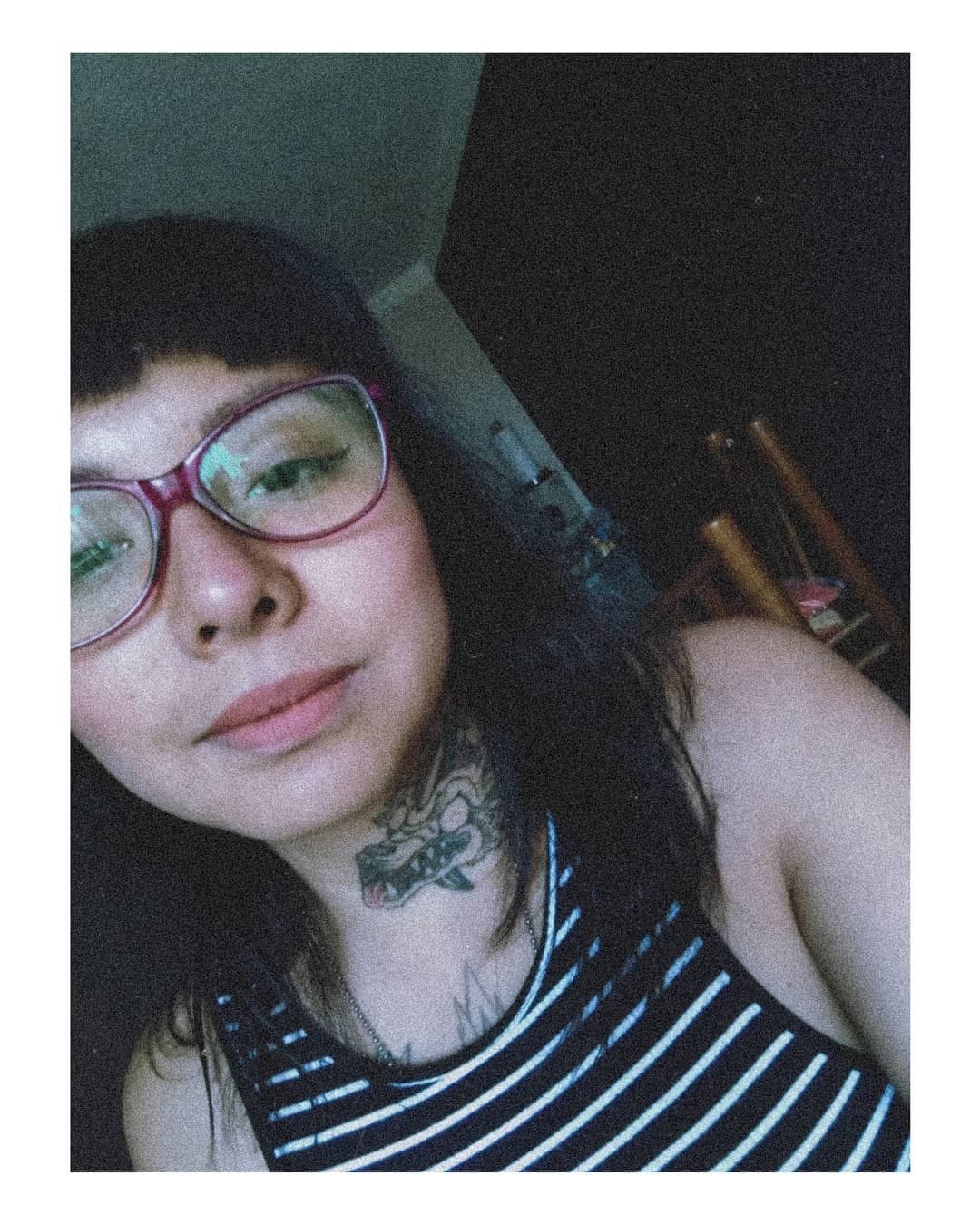 una feminazi enojada con los hombres, pero como le encanta la verga!