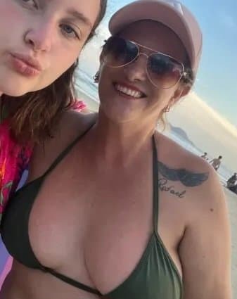 Essa minha Tia fode tão gostoso, mas não me.deixa filmar... Tia Drika, chora gozando na minha boca