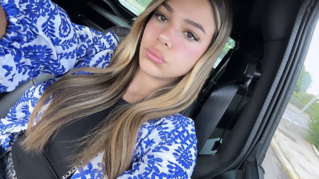 hot babe - cute face