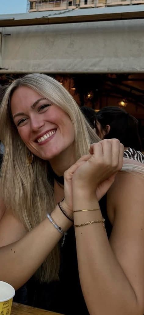 Young german slut earns money as escort / junge deutsche schlampe verdient ihr Geld als Escort