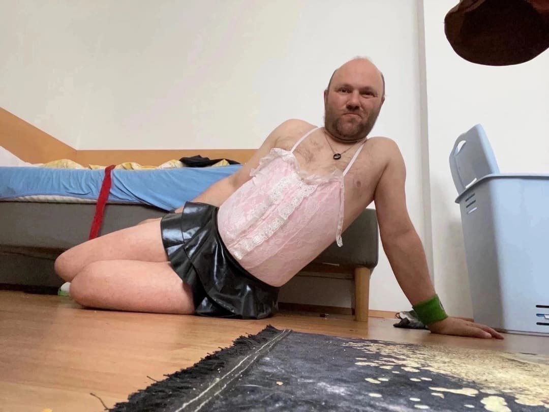 PigSlaveAndy in Latex Bondage