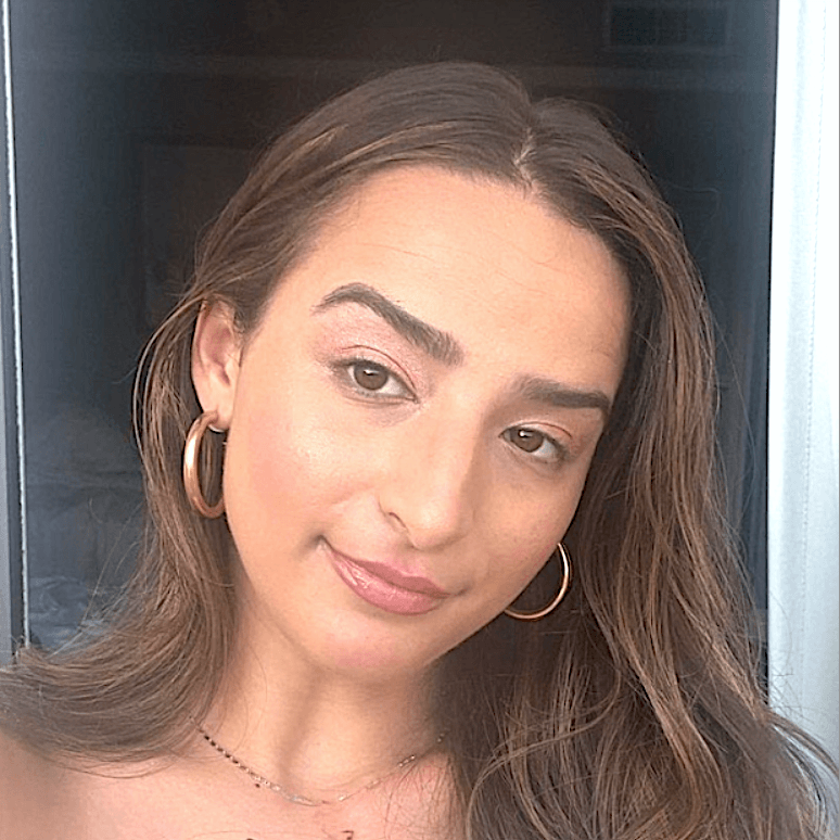 jerk to this gorgeous dicksucker Nicole she needs covered