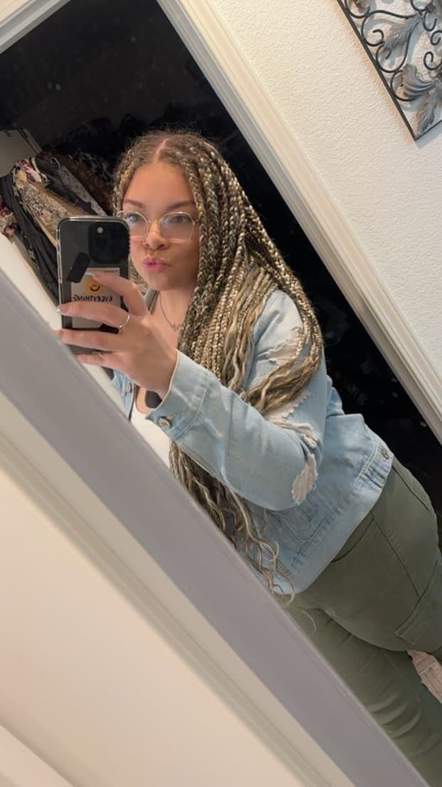 Light skin baddie with big tits and tight pussy