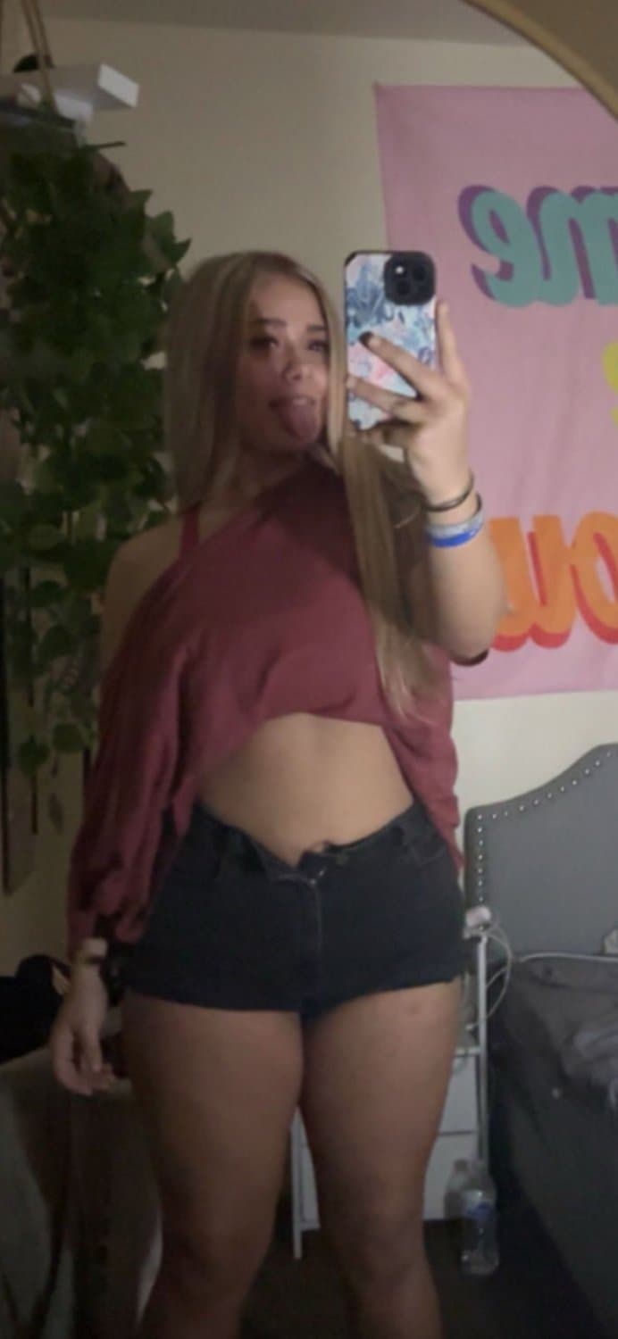 Should teen pawg Emma make a onlyfans