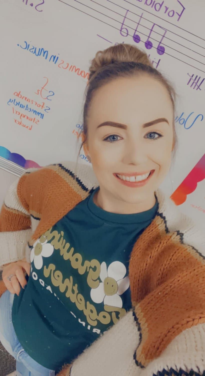 Music teacher Elizabeth gets naked outdoors