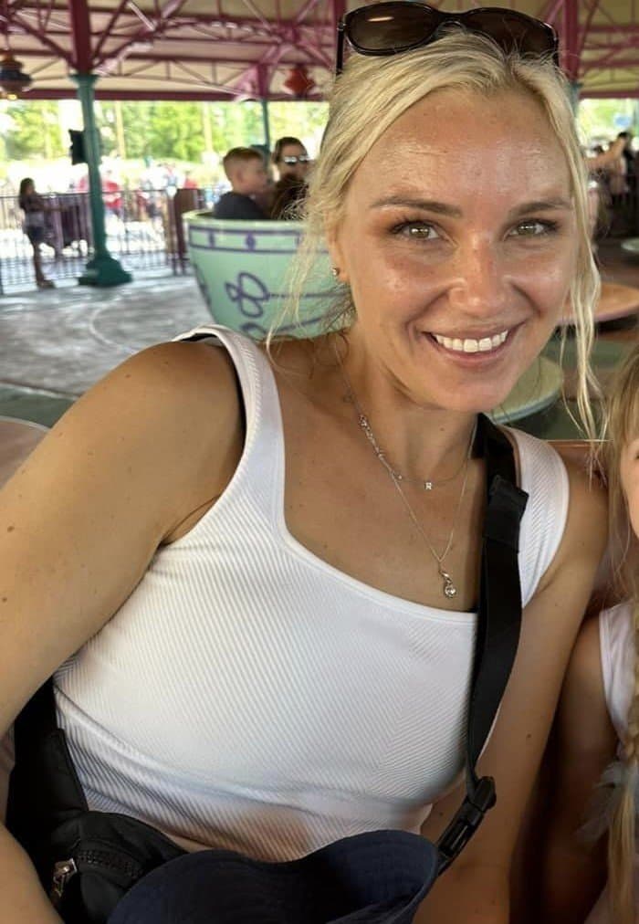 Friends who flash together…end up on the internet together. Alivia, Heather, Ashlee & Lauren