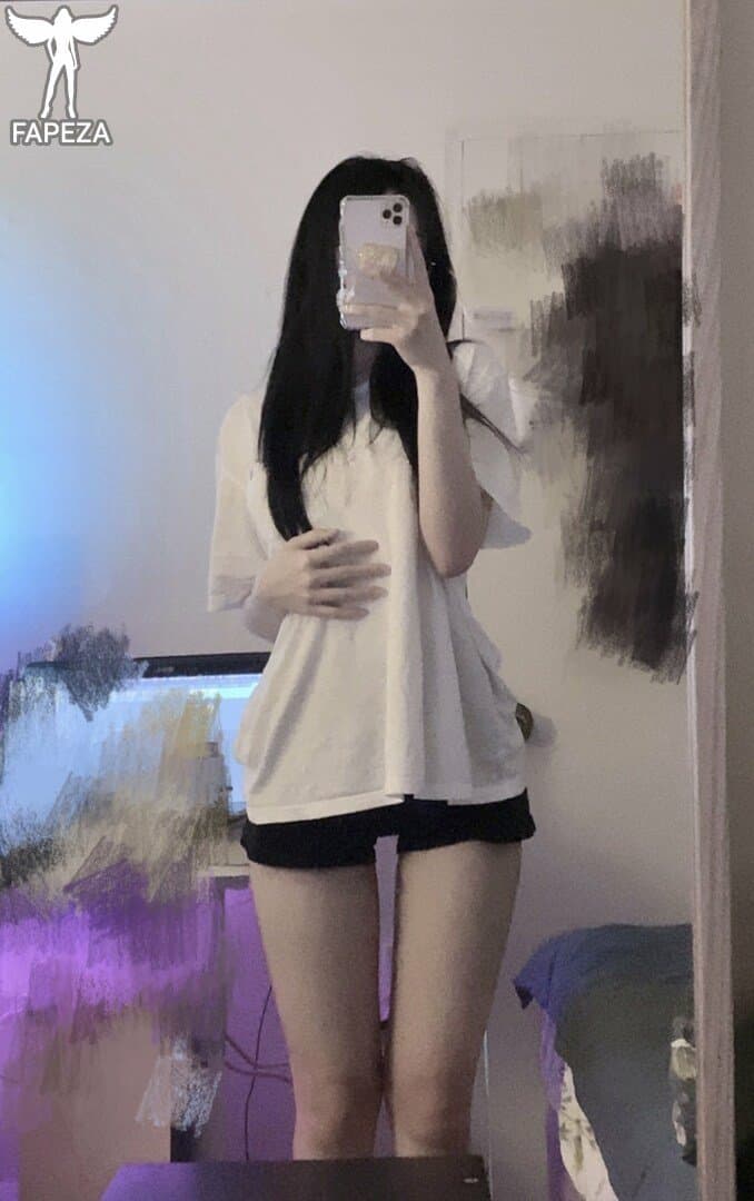 Asian Twitch streamer 3