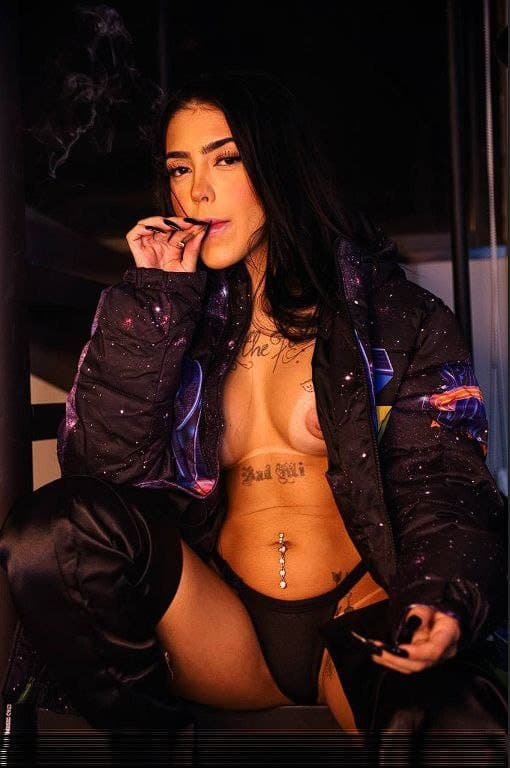 Brunette Freak Loves Pleasing Her Fans!!!???