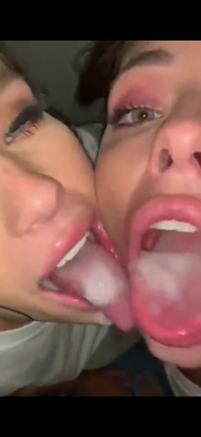 Two sluts swallowing cum and kissing eachother?