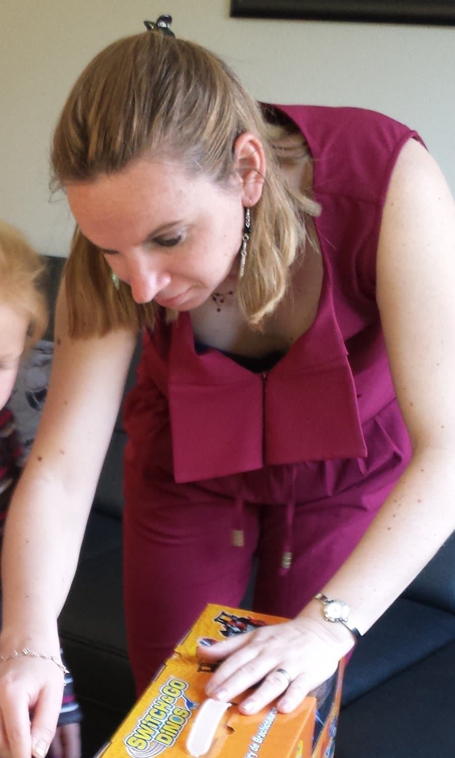 Blonde Slutwife vs. Brunette Slutwife