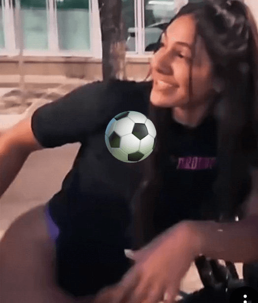 safada prendeu o shorts na bicicleta e mostrou tudo