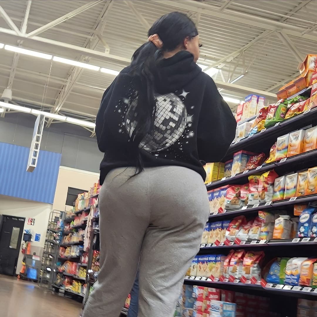 Candid Black woman with PHAT ass (VPL)