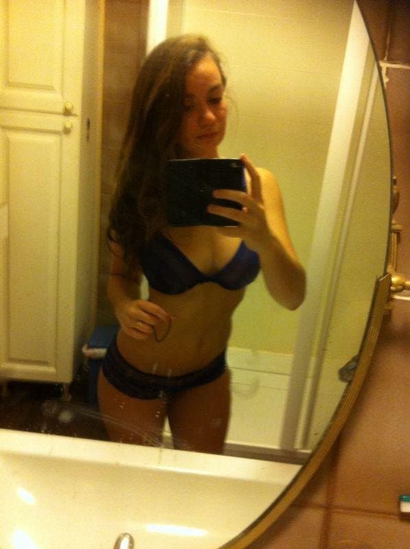 Blonde Française - Viande blanche pour BBC sur Nantes - Blacked Gangbang - DM pour plus info