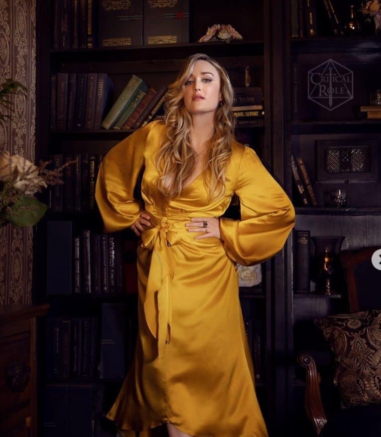 AI Video Ashley Johnson (Critical Role) flashes her boobs in a photoshoot (Pollo Ai)