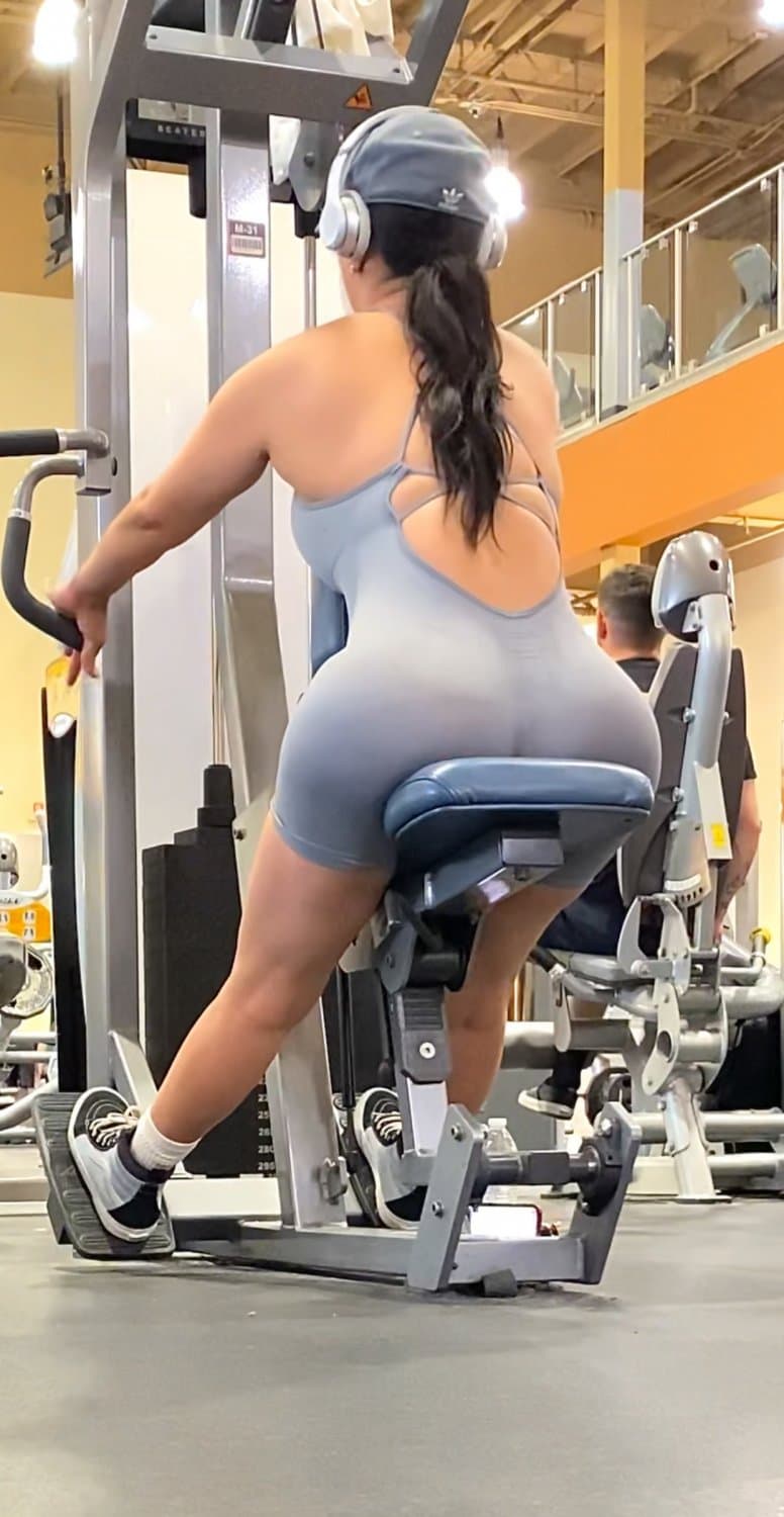 Biggest gym sluts(they luv attention) Good whores