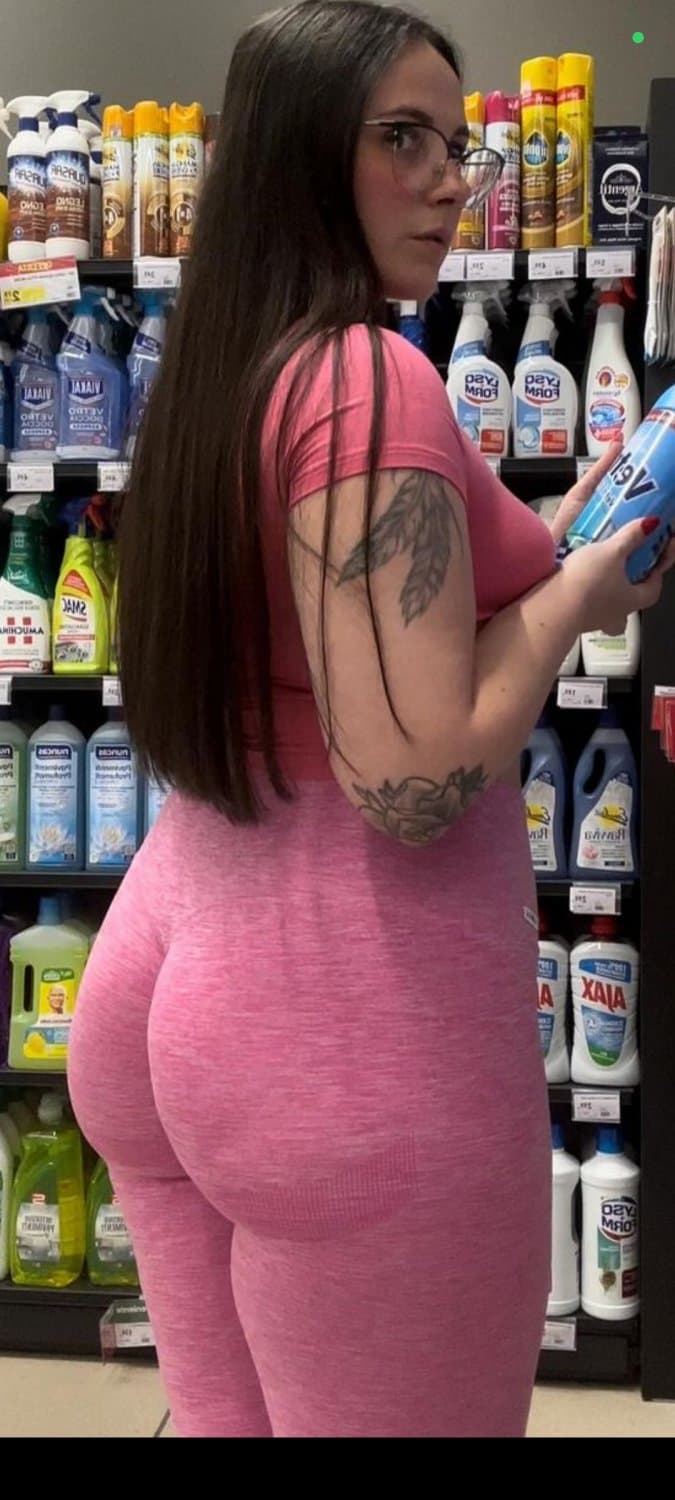 mariamerlino PUTA BRANQUINHA boa pra da uma esguichada de PORRA no RABO dela essa GOSTOSA!