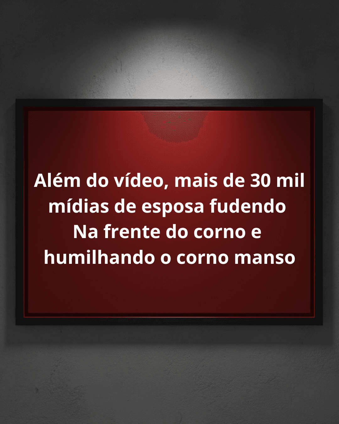 Corno chama os amigos para a sua casa, para toda vez que senta no sofá, lembra da namorada dando