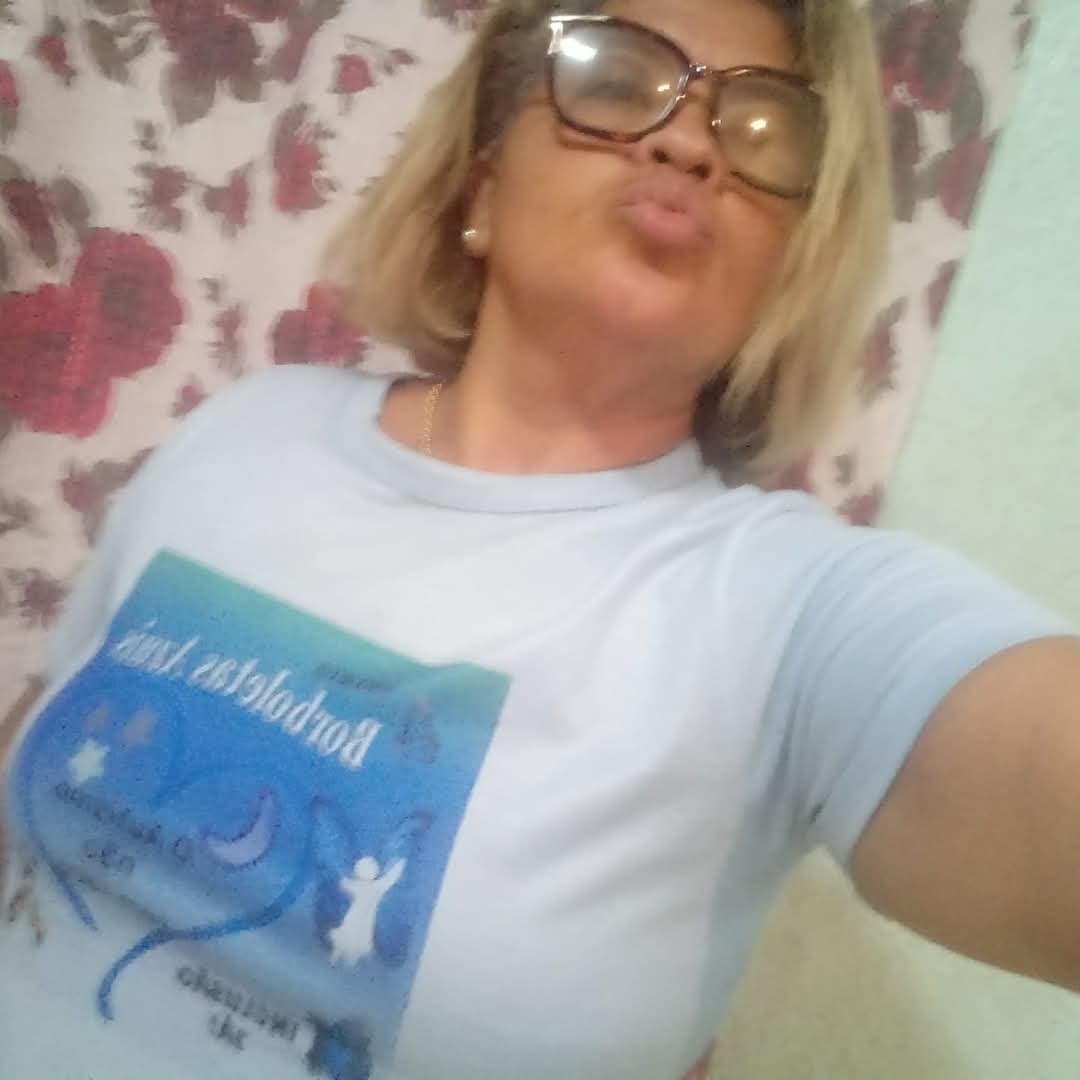 Fabiana velha deliciosa da buceta gigante e faminta por pau grande e cheio de porra !!!