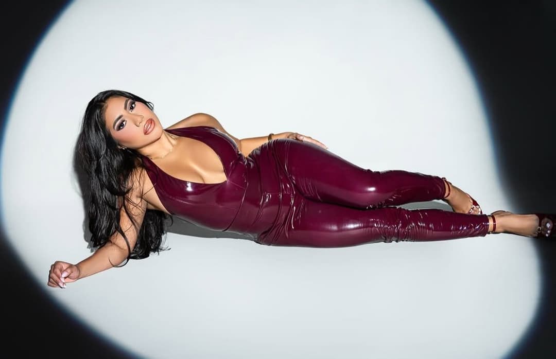 Chicago Latina - who got her. Willing to trade