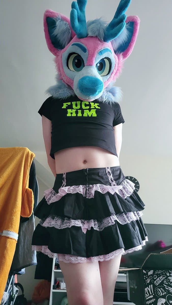 [FURRY] ??? british twink femboy furry with fat ass in deer fursuit (ďêëř_mäġâņ/ďêëřmäġâņäď)