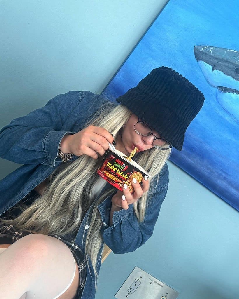 Cute & sexy Wrestling lady ??