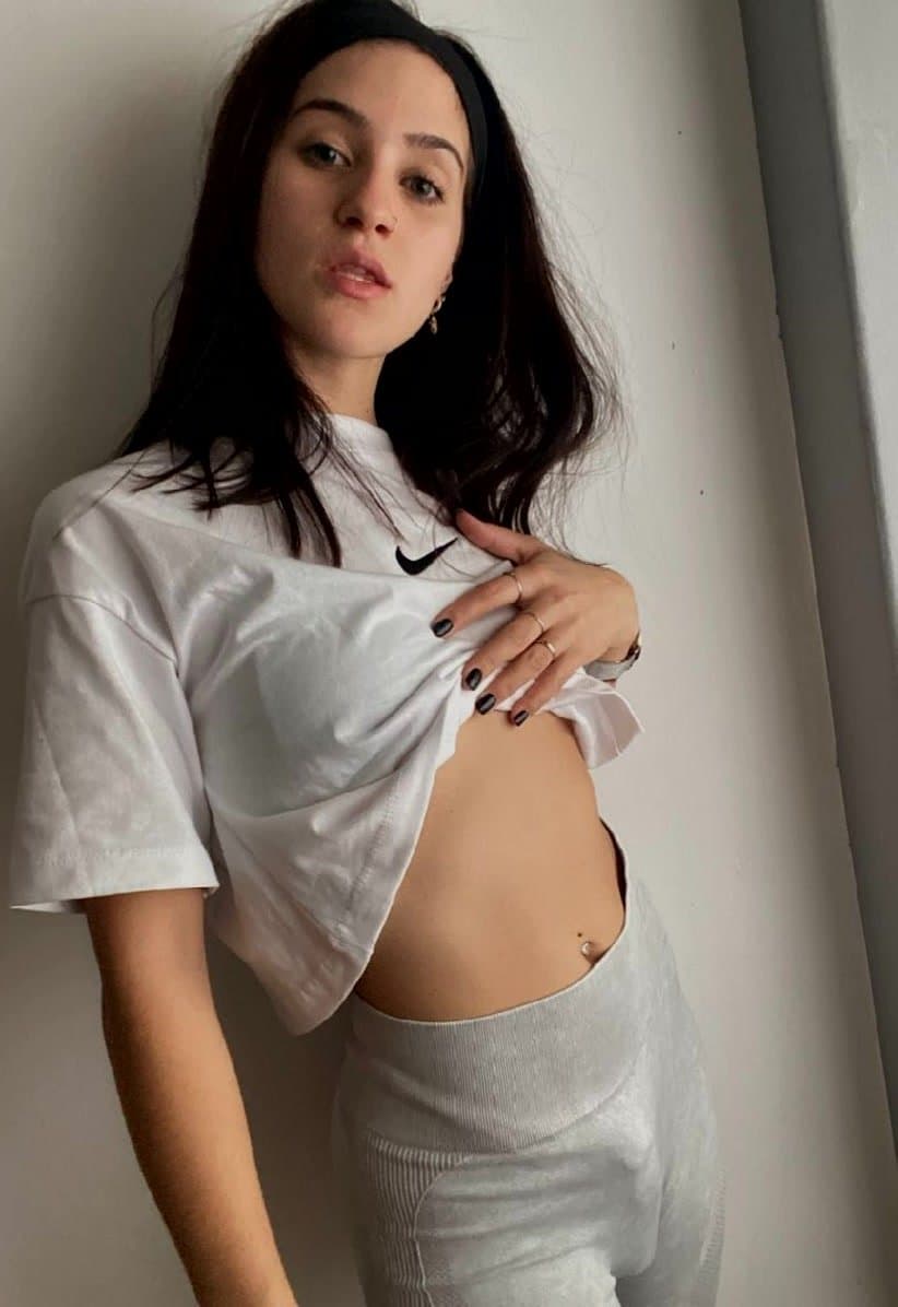 If I let you suck my girldick...would you spit or swallow