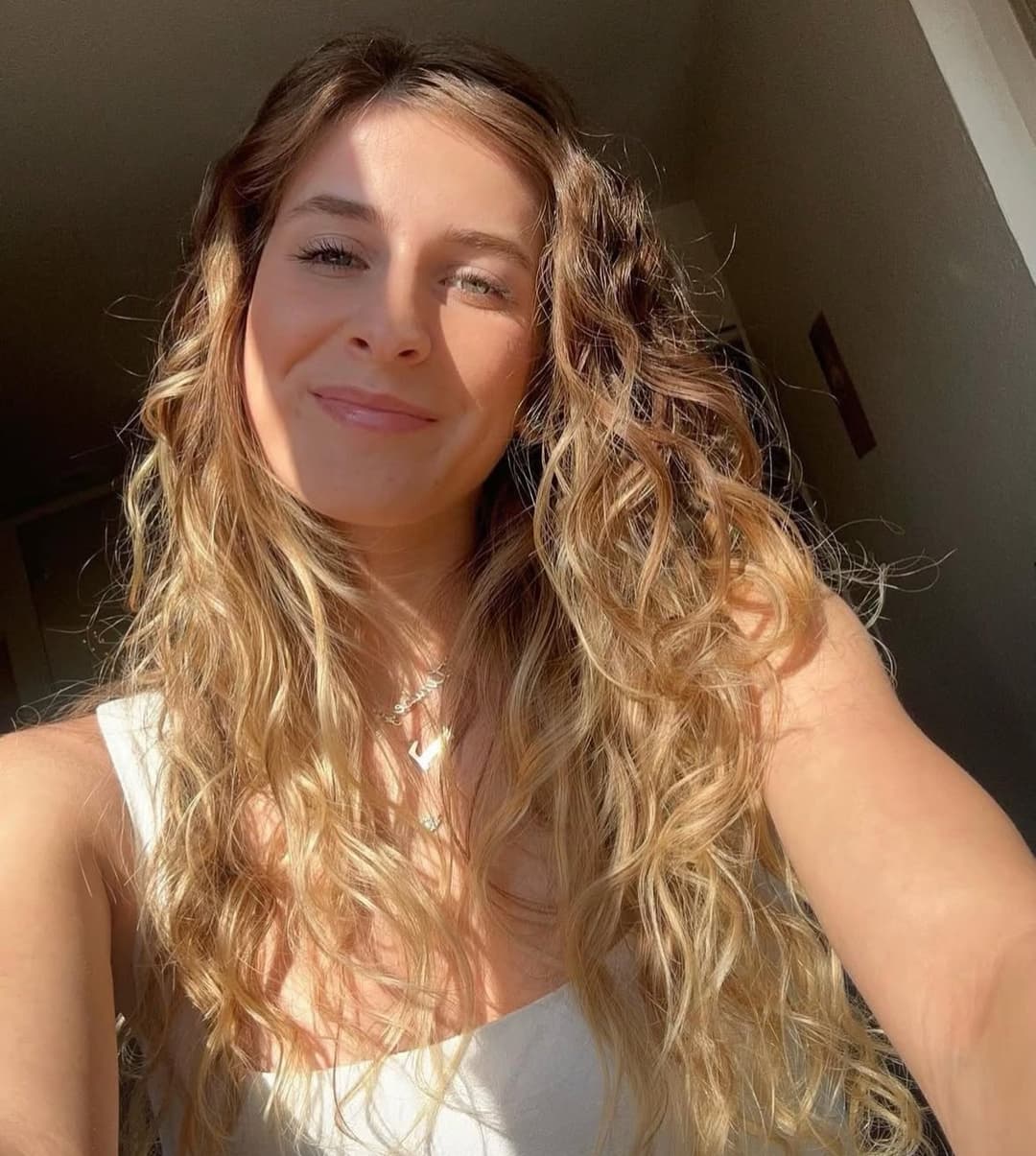 Click to view full size Irl snowbunny webslut Madisen is joined by her MILF mom Melissa and sexy sister Lindsey + ai. Dm/kik