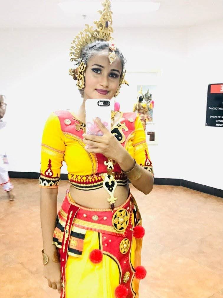 Sri lankan famous dancing girl nude & pussy