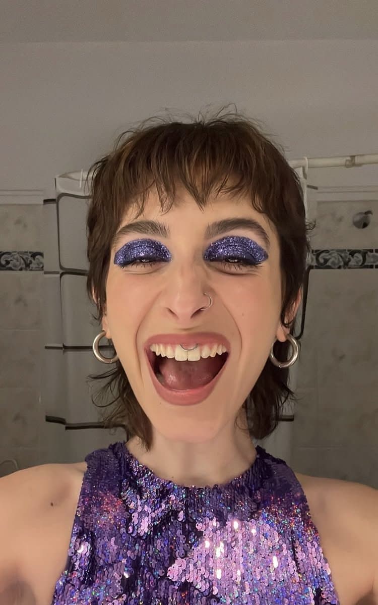 Click to view full size Hippy silly slut with long toes