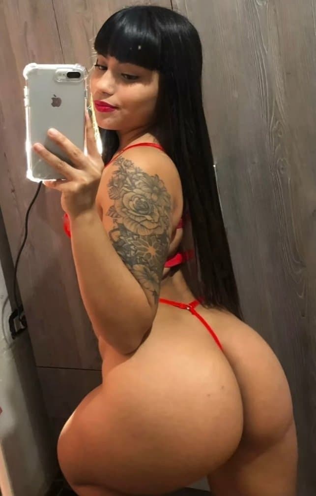 Como me calienta la pendejita esta! La chupada de orto que le pego tanto que le gusta abrir el culo