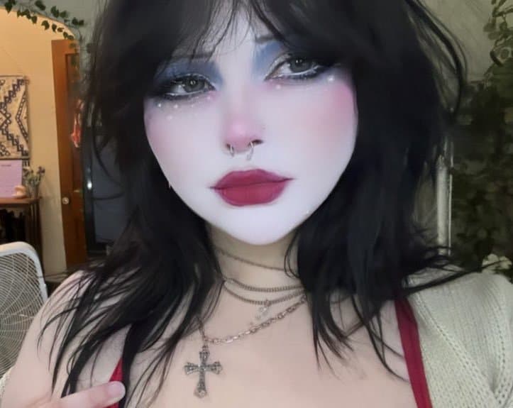 Goth Pawg loves clown make up and titty fucking