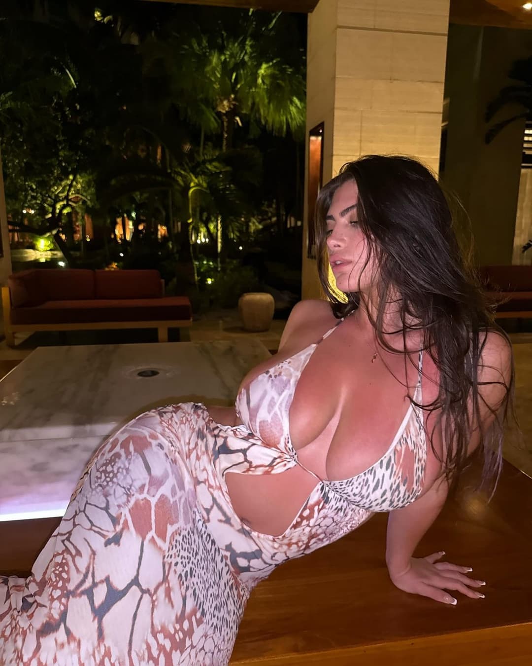 Another C0ll33n.333 collection (with boob slip incident revisited)