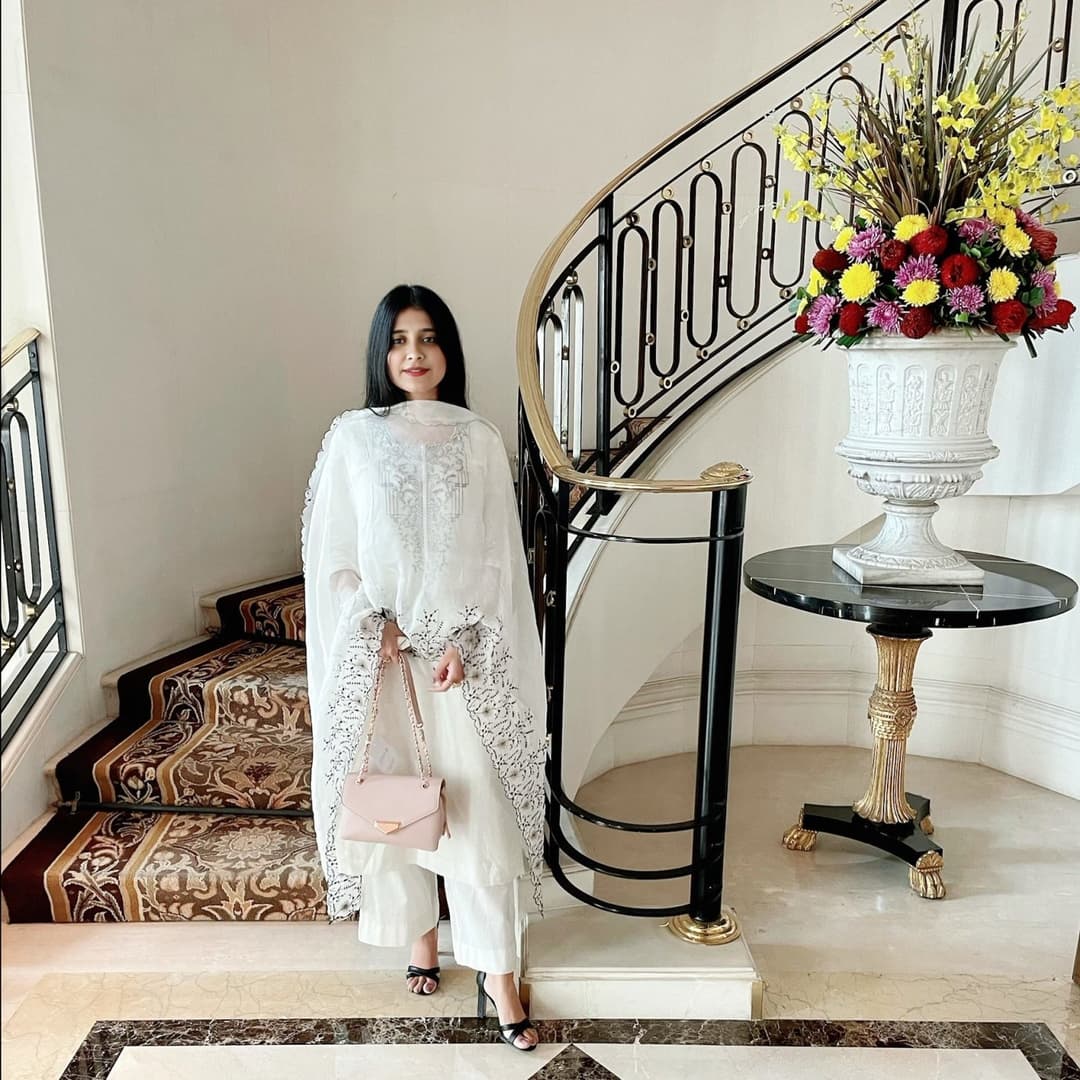 Tinder Indian Girl Leaks Videos And Photos Cute BHig boobs Busty Girl