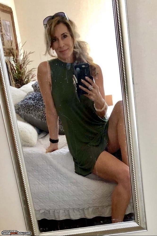 Hot MILF Flight Attendant Sexy Selfie