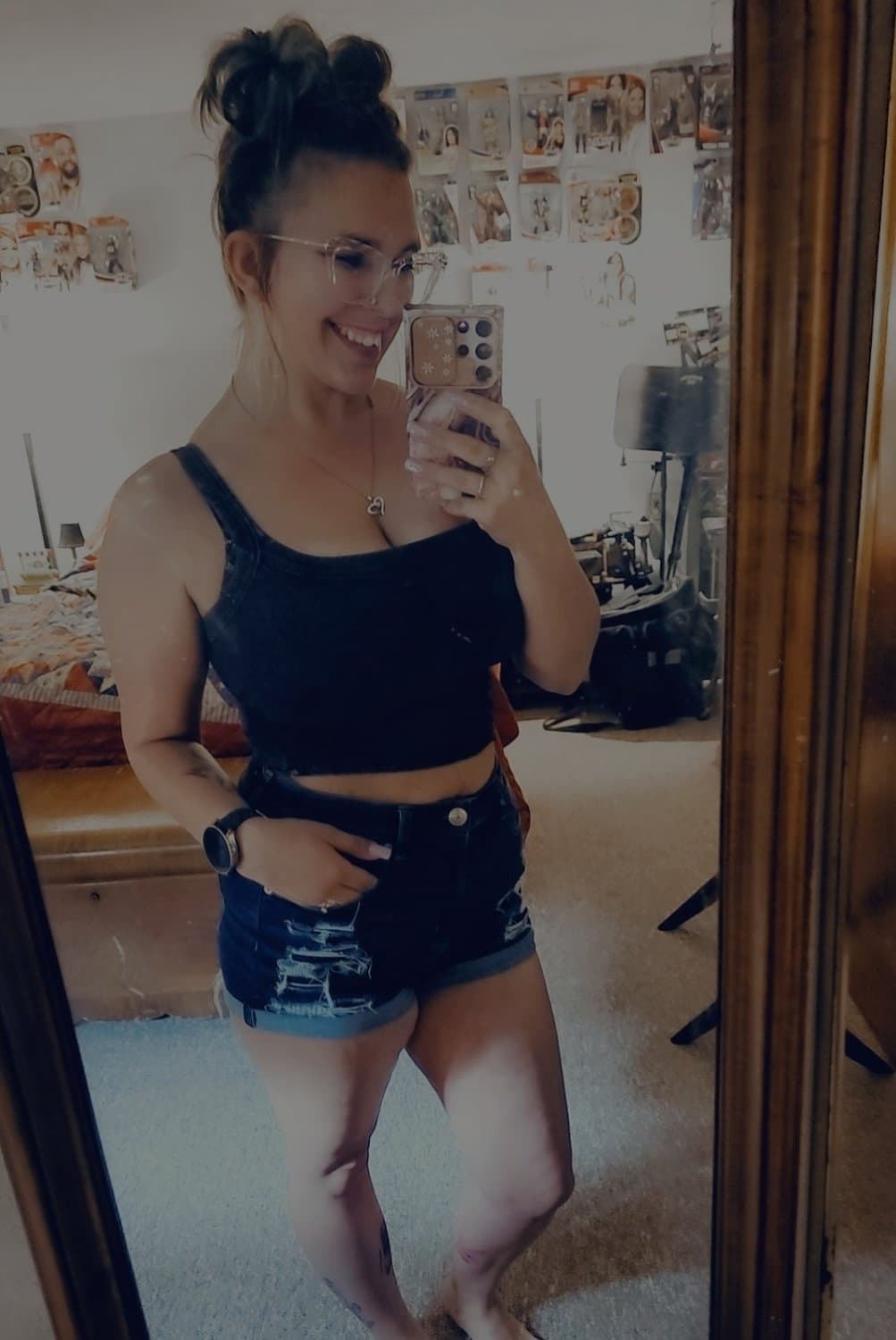 Cute Illinois girl with glasses