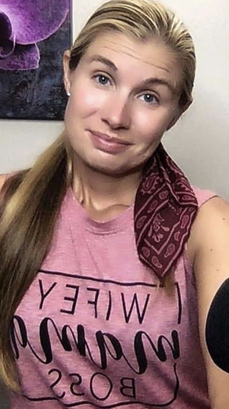 Mom, 35, at airport hotel for work meeting & hubby takes her to bar  after & takes pics of her f’kd.