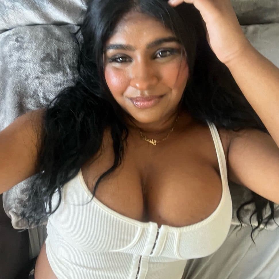 Click to view full size Big titty tamil girl