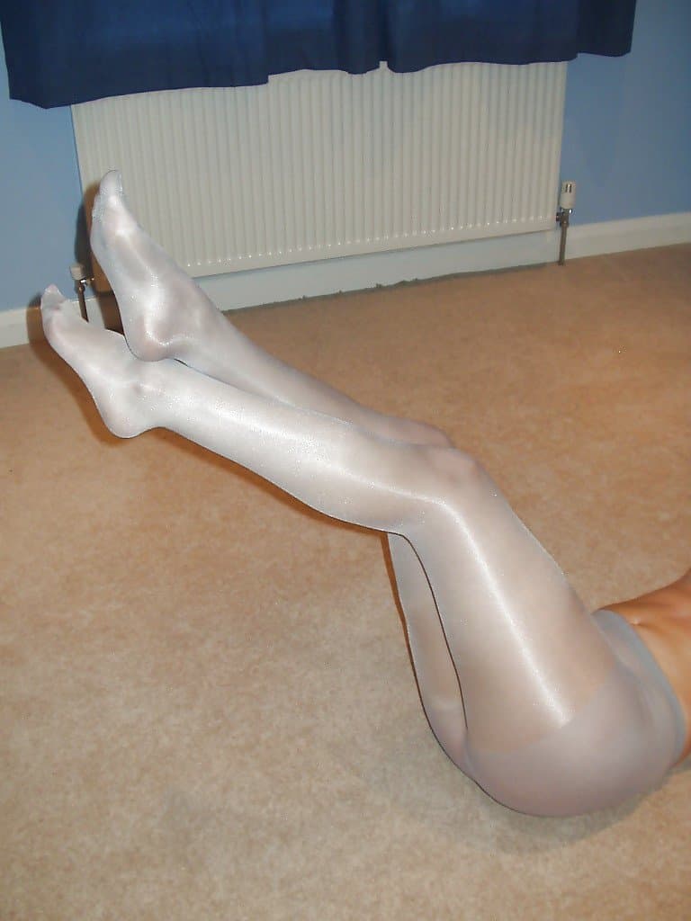 Click to view full size Amateur in shiny pantyhose