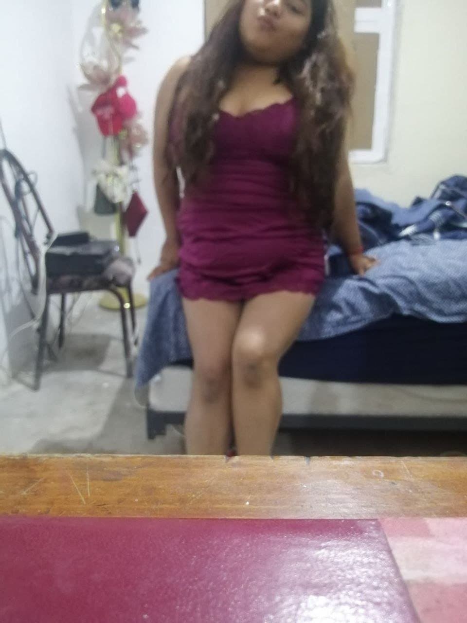 Norma y Sofía madre e hija putas de 34 y 19 años, a las dos perras les encanta la verga