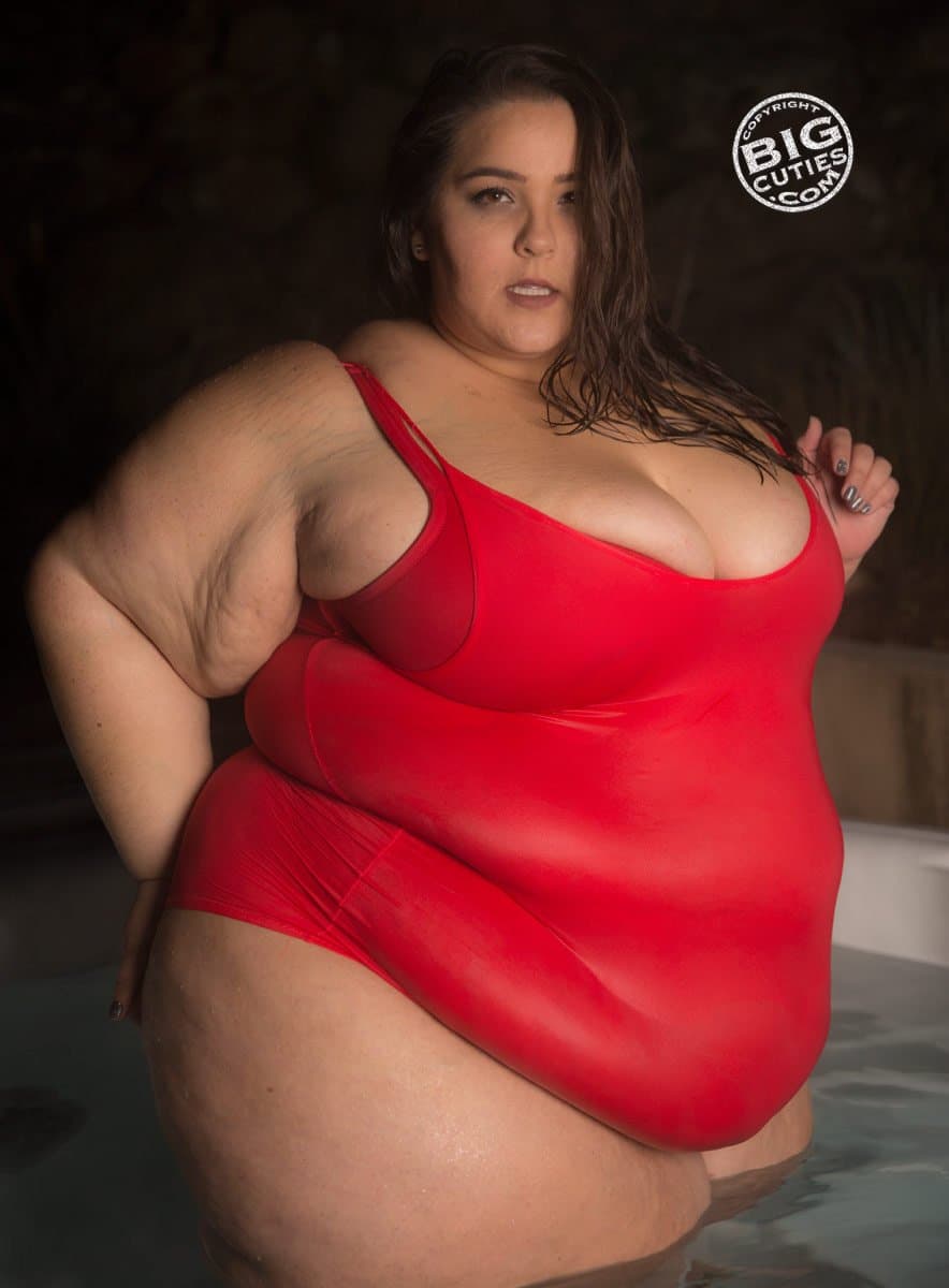 Click to view full size FAT GIRL SEXY JUICY RED APPLE