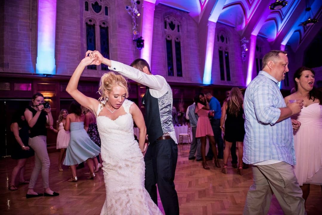 Small tits girl showing boobs at GGW