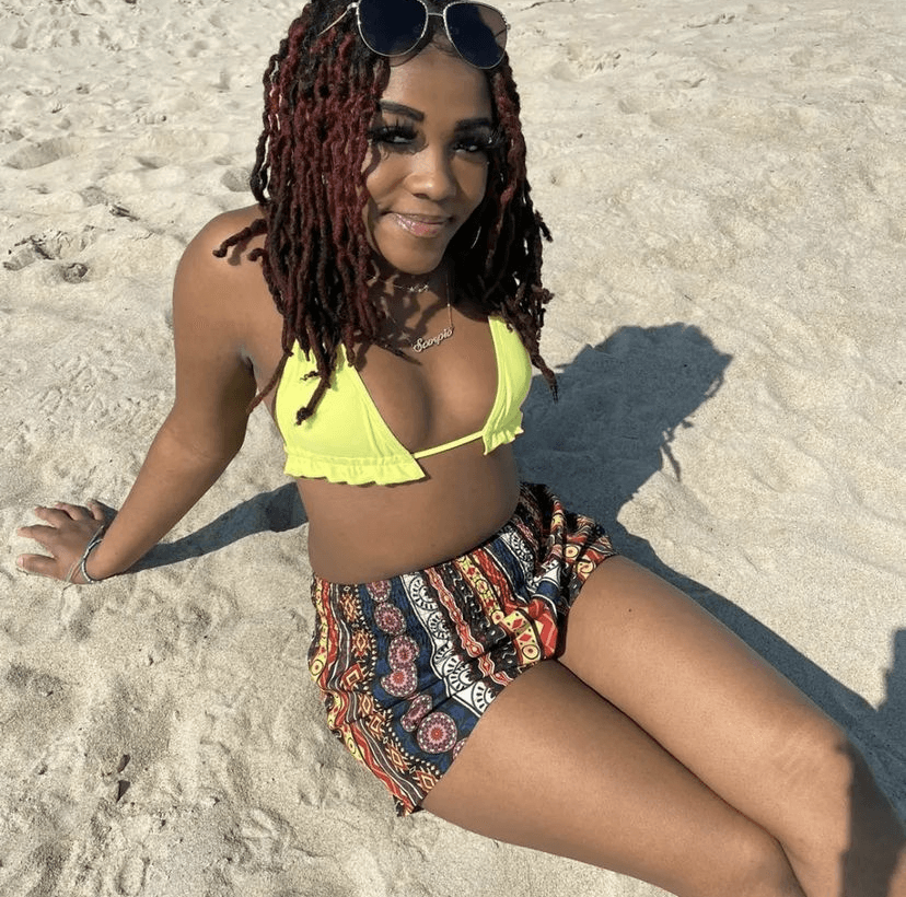 Black fuckmeat Jessiah spreads herself in public