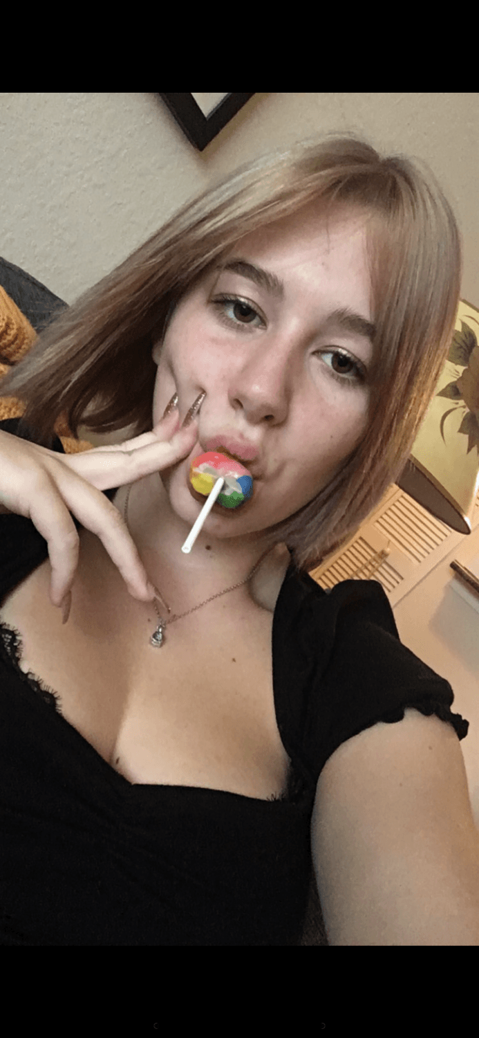 Discord slut didn’t realize she posted her nudes in a public channel