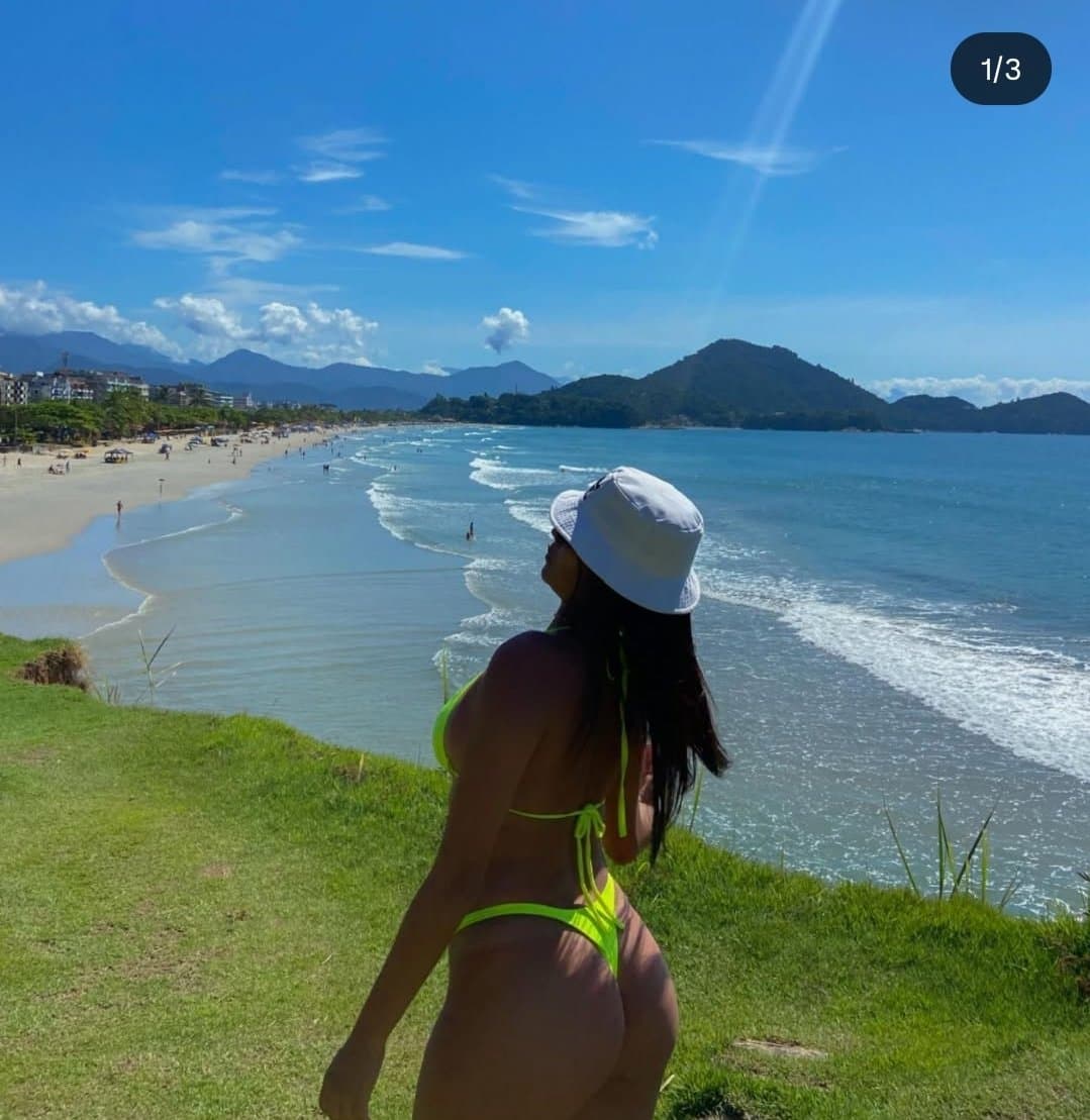 Click to view full size Rabuda da 019, morena gostosa rostinho lindo peituda e tem um rabão gigante, essa e gostosa