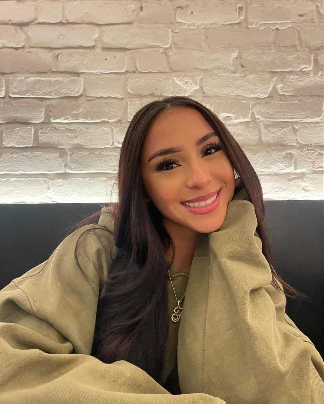 5ft Petite Laitna Francesca. Size 6 feet