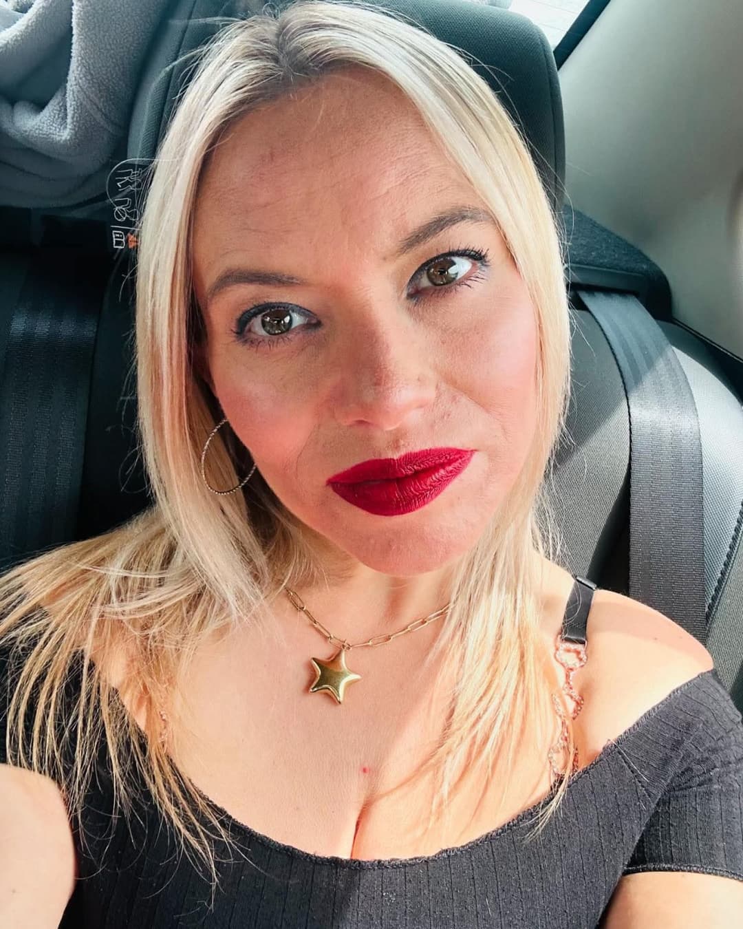 Haberme cogido a la mamá y unos años mas tarde a su hija fue excitante, las dos la chupan delicioso