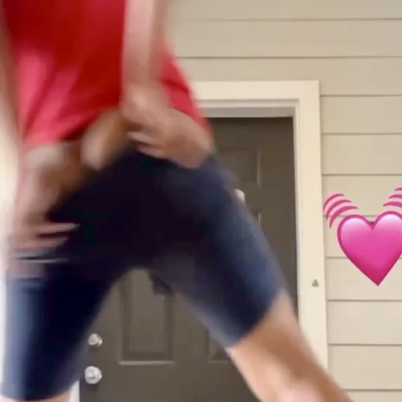 BarelyLegalTeen shakes n flashes ass after mom leave 4 work